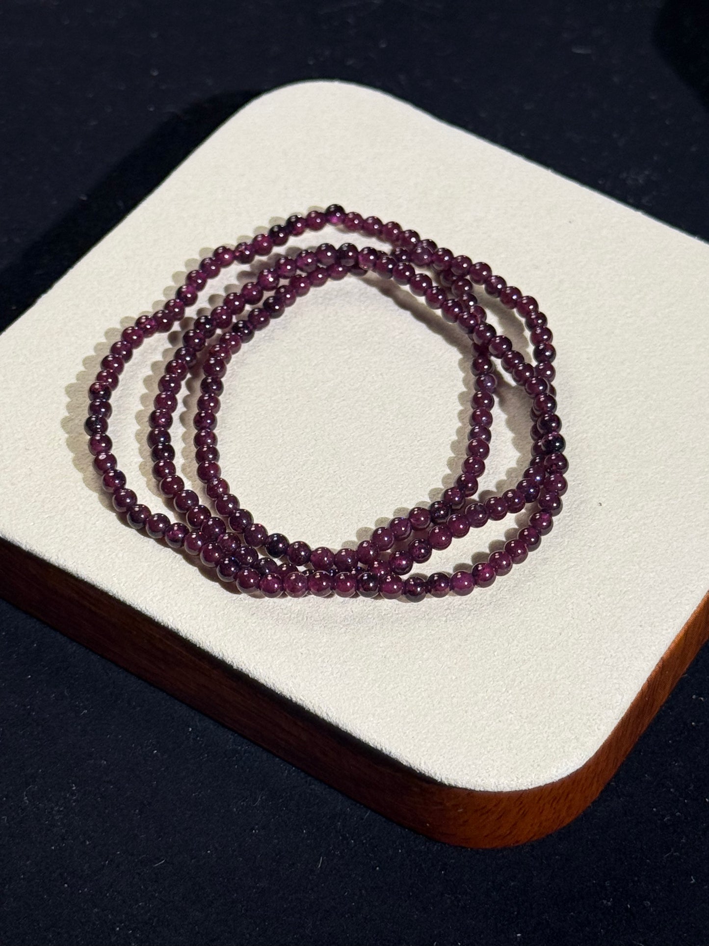 Pulsera multicircular de granate almandino