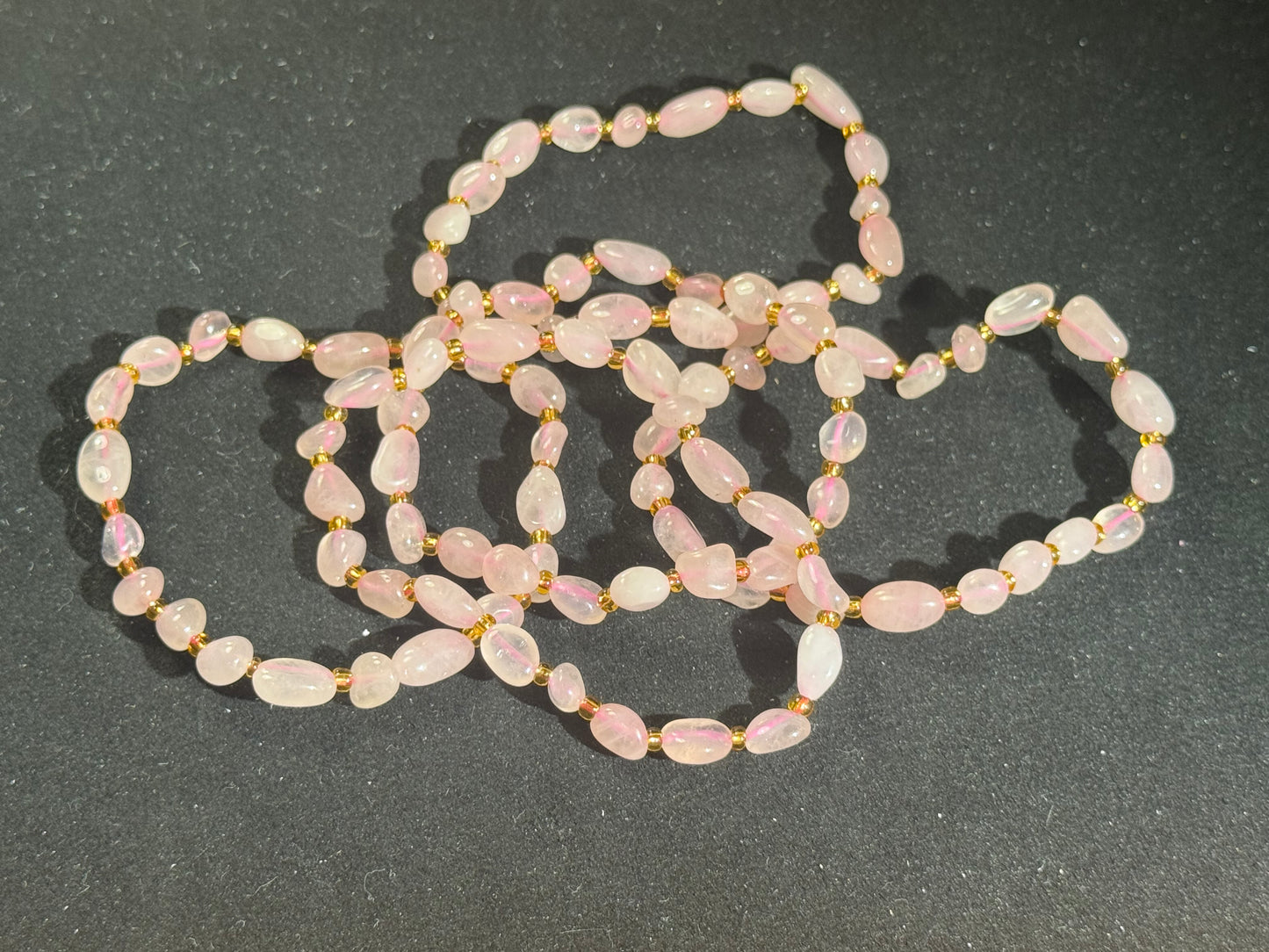 Pulsera de cuarzo rosa con forma libre