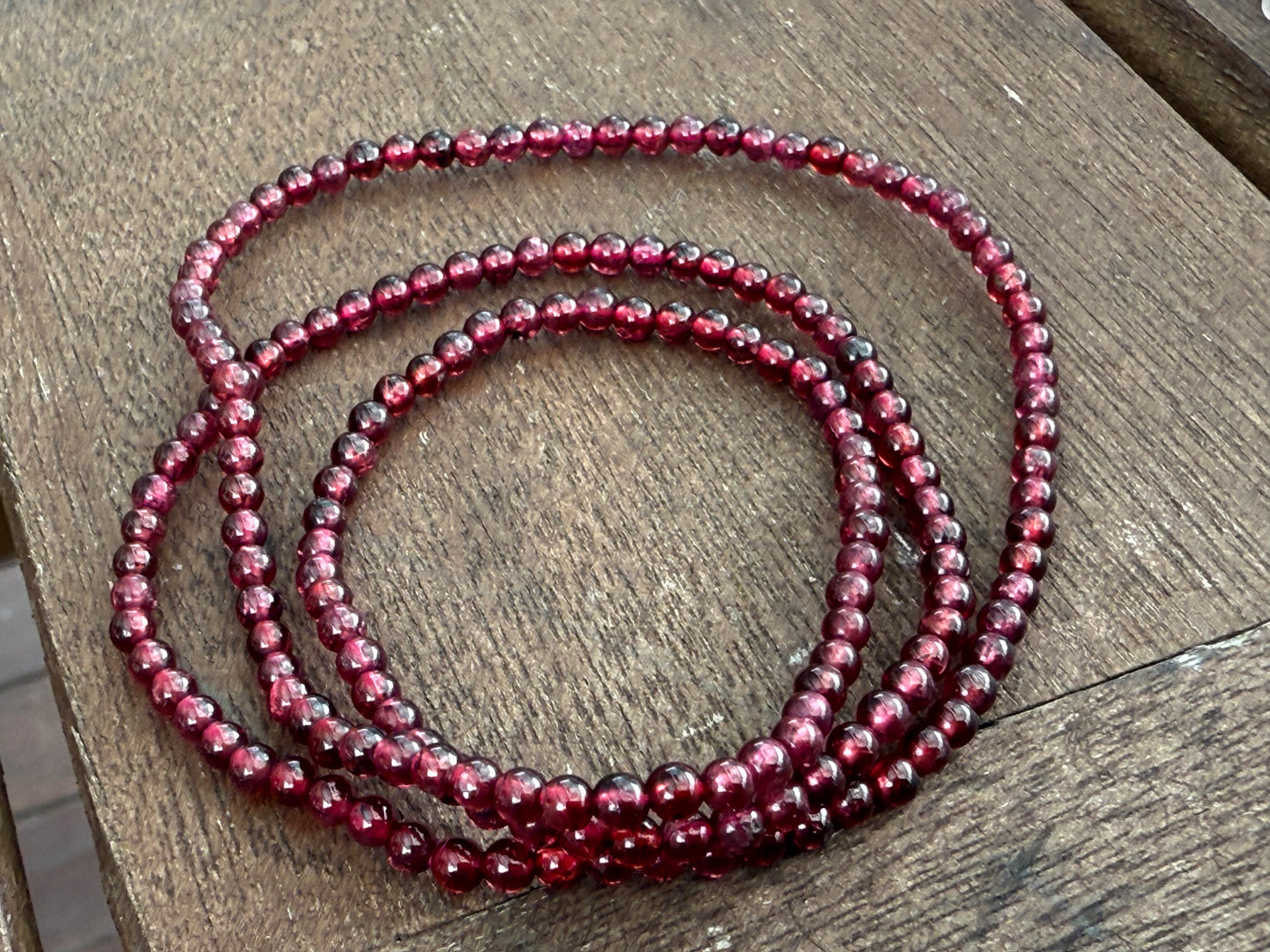 Pulsera multicircular de granate