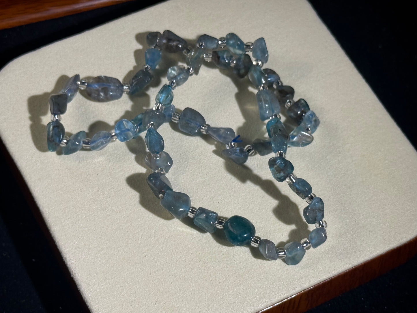 Pulsera de apatita de forma libre