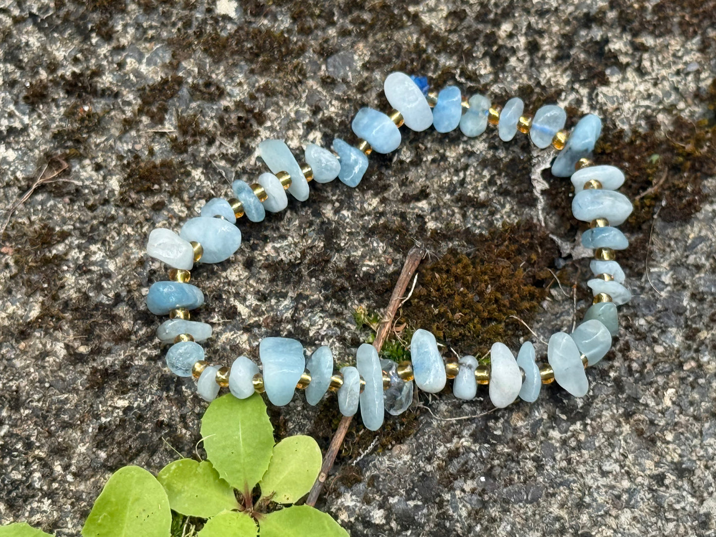 Pulsera de aguamarina de forma libre