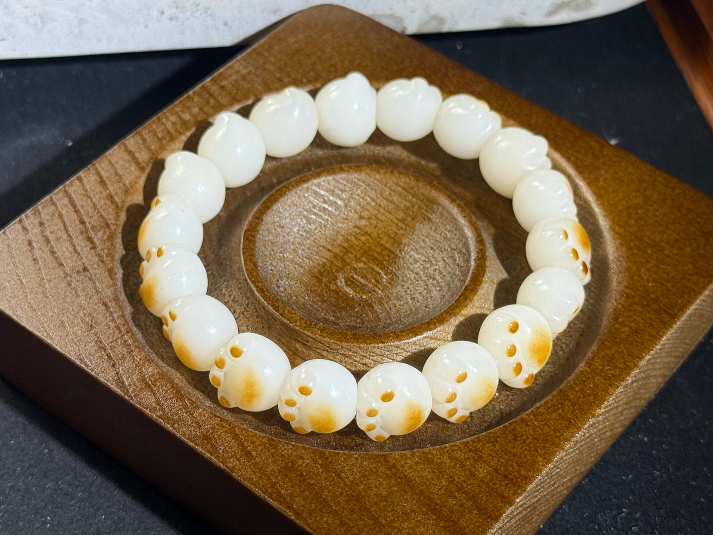 Forma de garra de gatito Bodhi de jade blanco