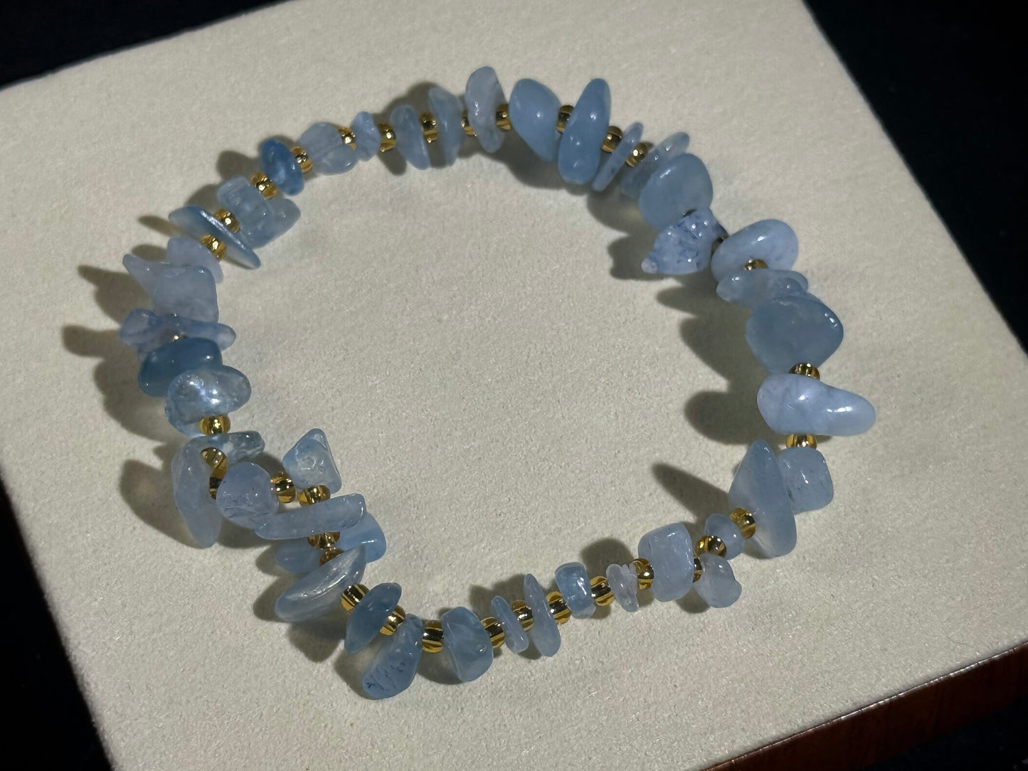 Pulsera de aguamarina de forma libre