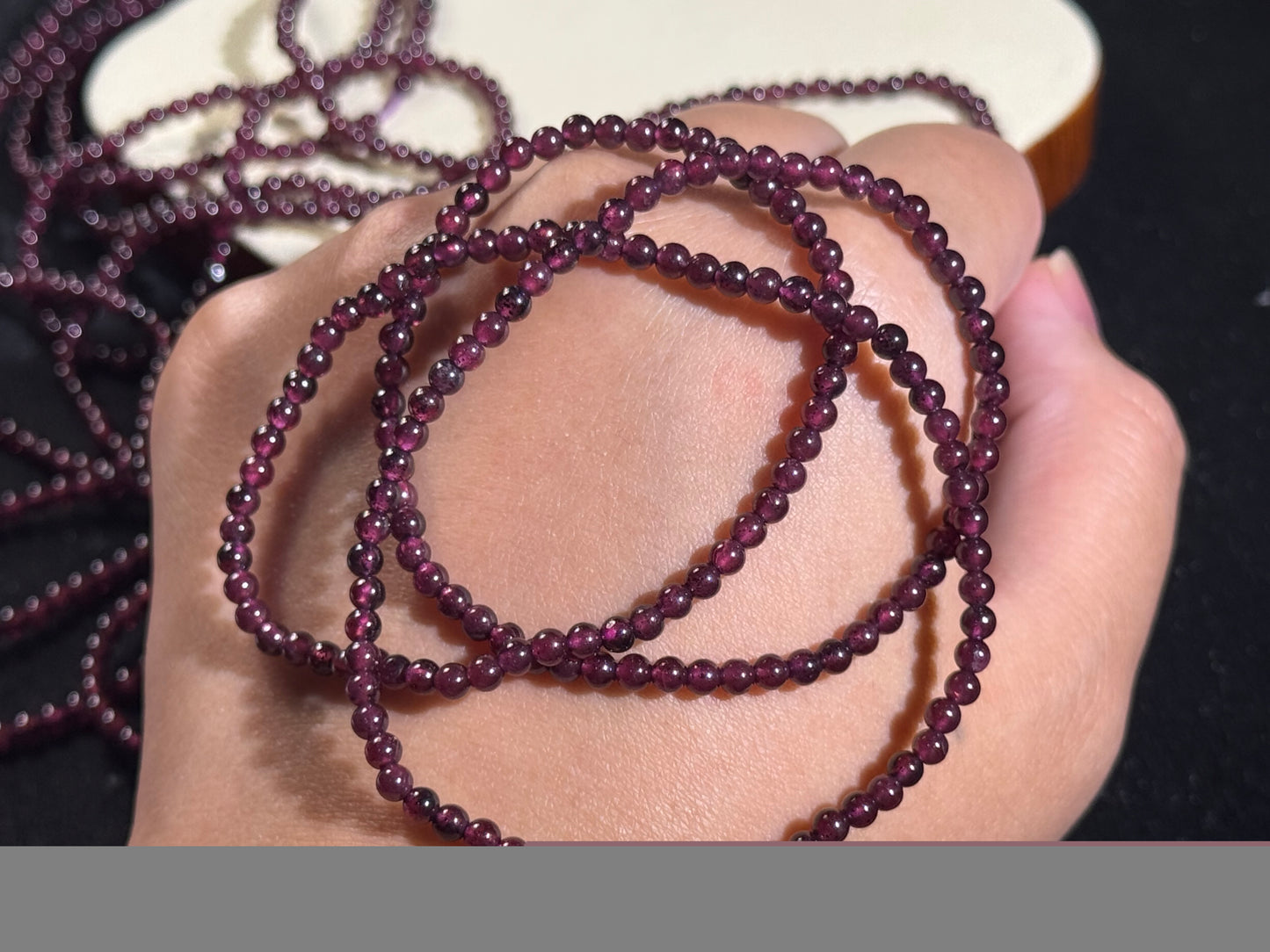 Pulsera multicircular de granate almandino