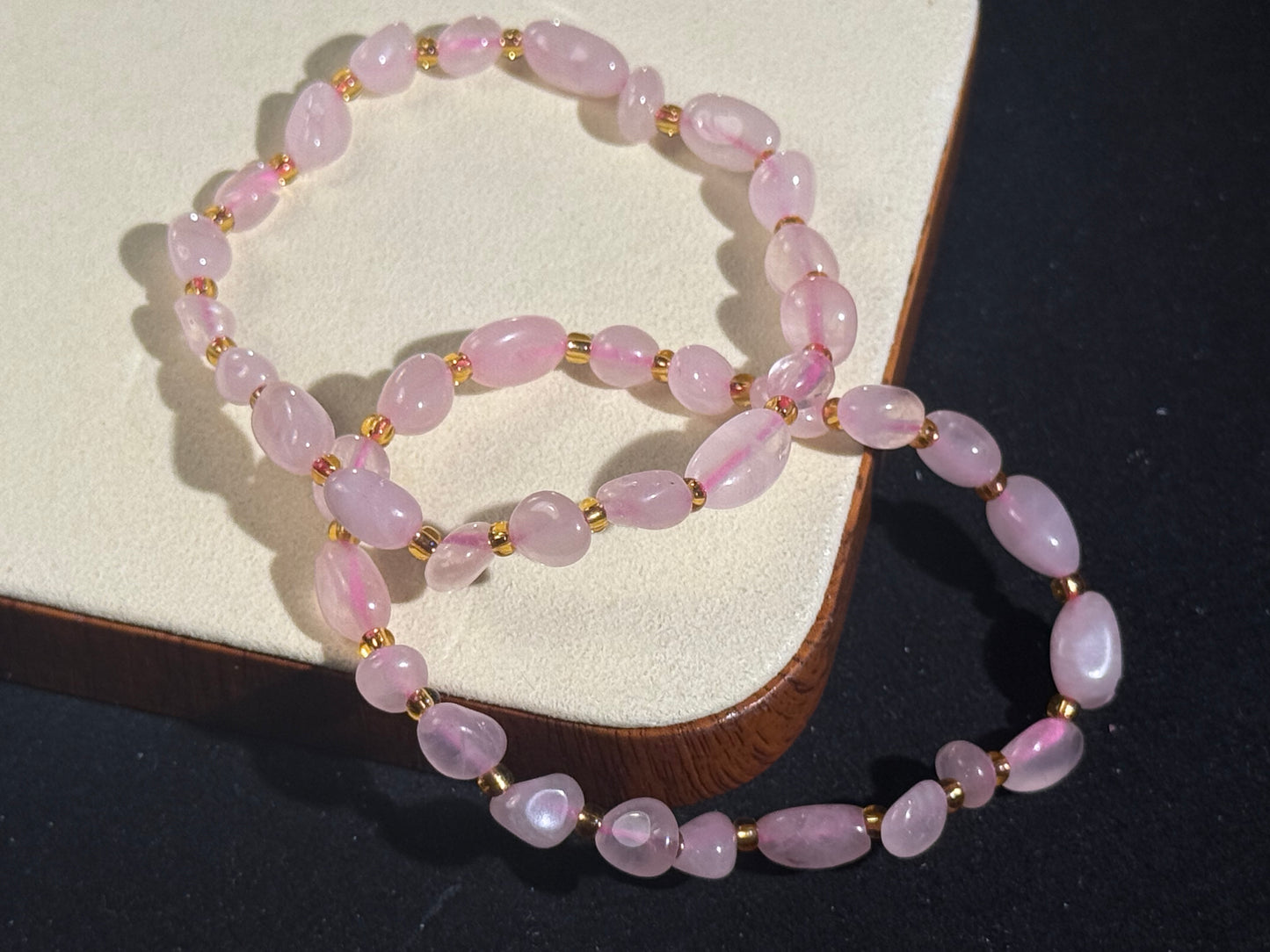 Pulsera de cuarzo rosa con forma libre