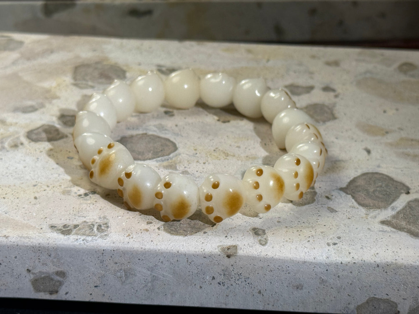 Forma de garra de gatito Bodhi de jade blanco