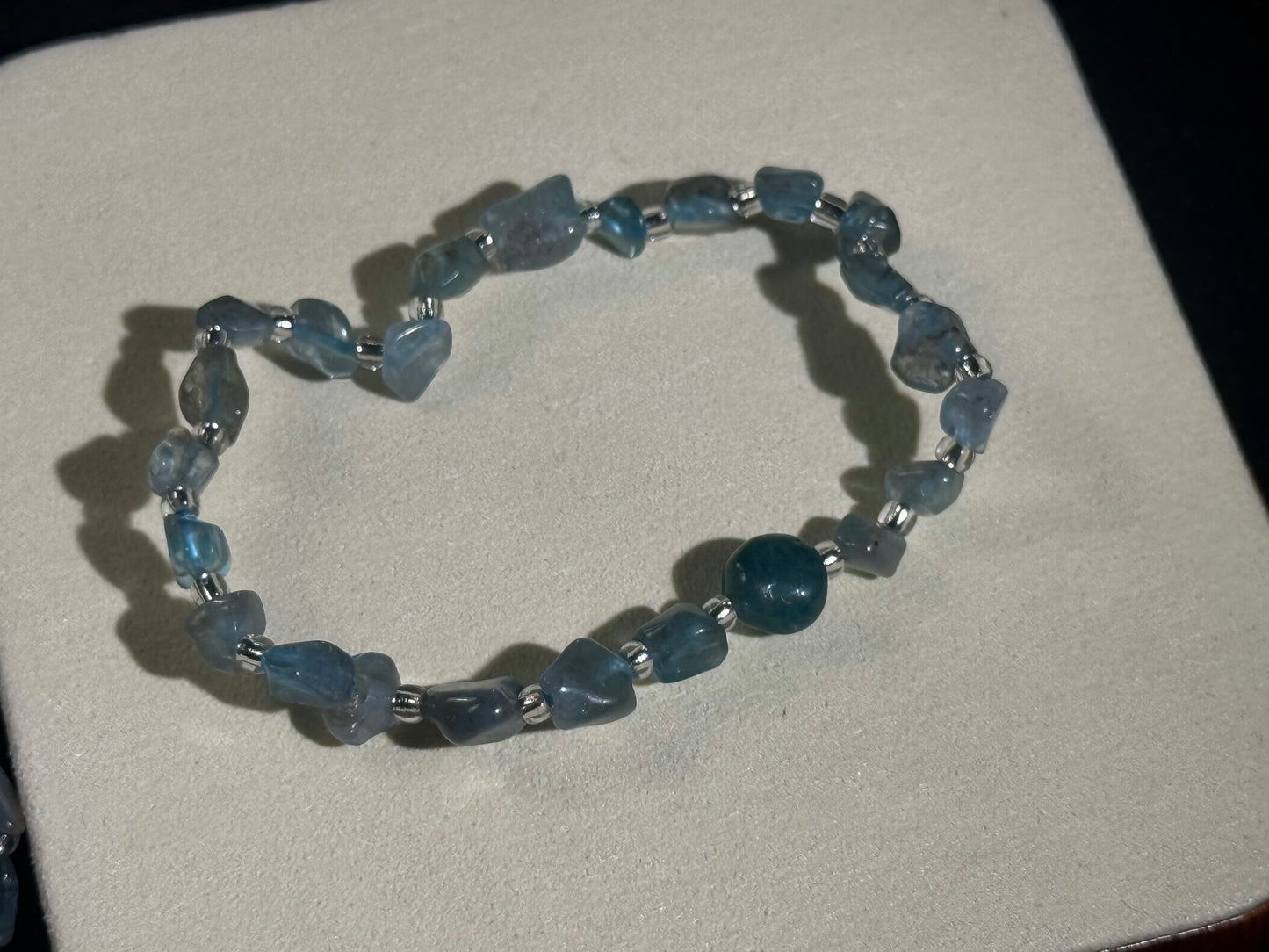 Pulsera de apatita de forma libre